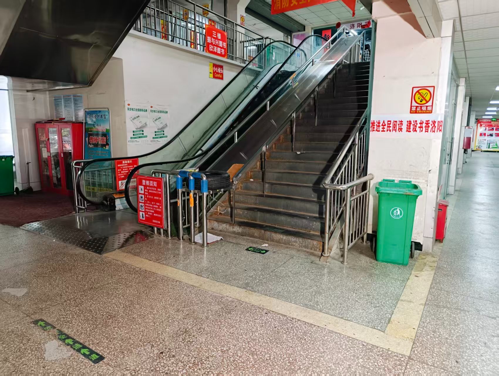 八孔窑街春都路副食文化园现面向社会招商，写字楼、商铺多种面积灵活出租，欢迎企业办公、商贸经营、电商直播、仓储展示、创业开店等项目入驻。